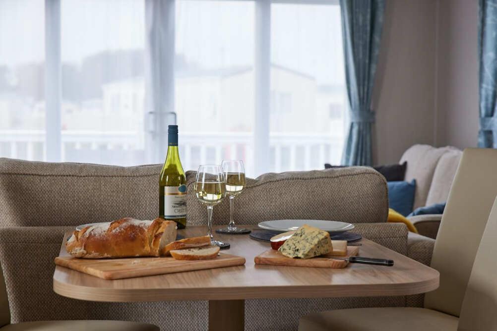Nirvana Coastal Retreat Holiday Home Cayton Eksteriør billede