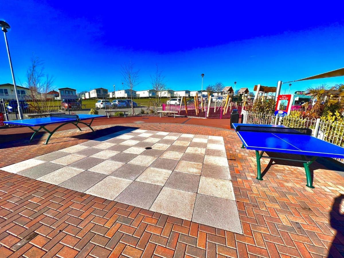 Nirvana Coastal Retreat Holiday Home Cayton Eksteriør billede