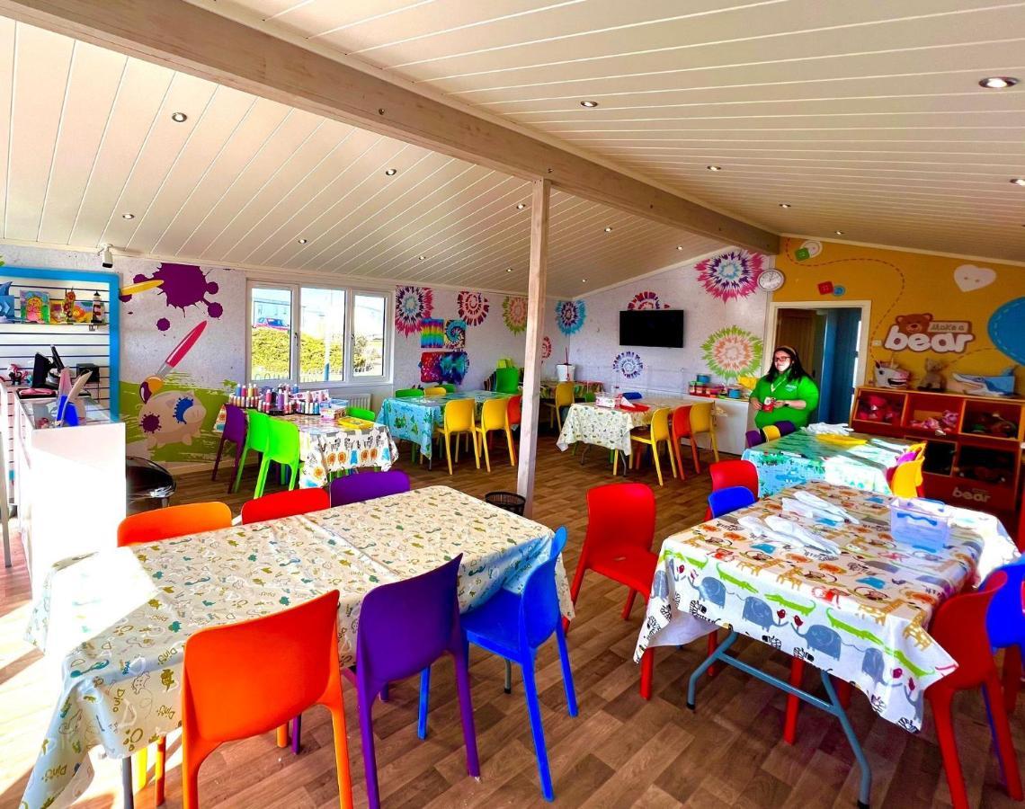 Nirvana Coastal Retreat Holiday Home Cayton Eksteriør billede