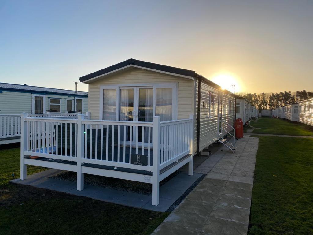 Nirvana Coastal Retreat Holiday Home Cayton Eksteriør billede